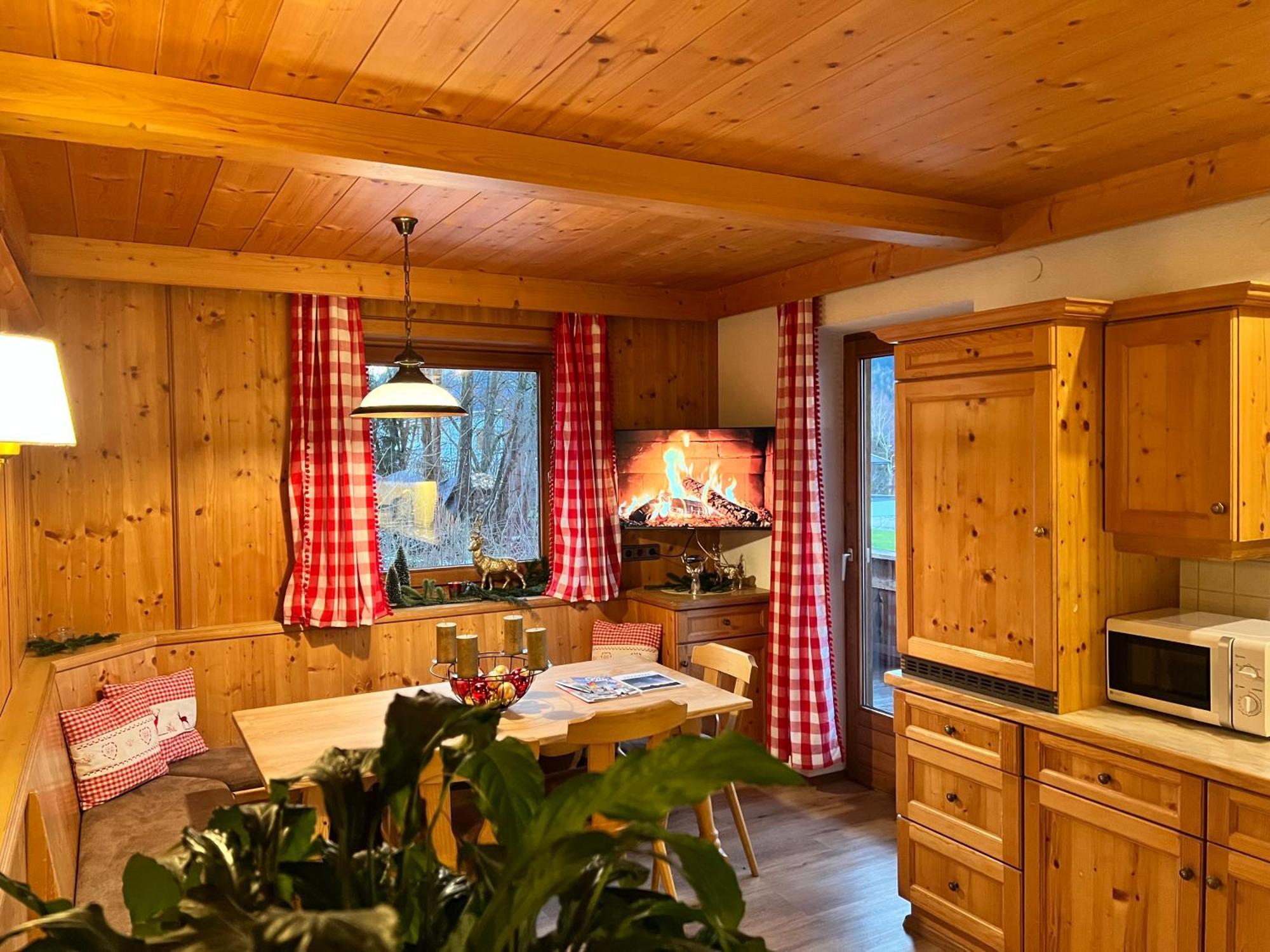 Ferienwohnung Platzhirsch Panorama View Balkon, Gartensauna, Garten, Grillplatz シュトゥンム エクステリア 写真