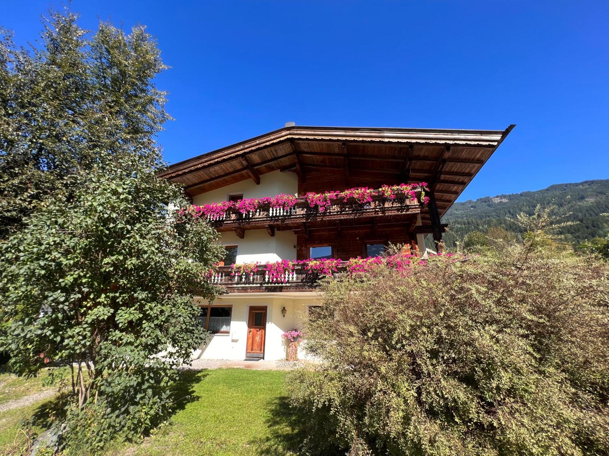 Ferienwohnung Platzhirsch Panorama View Balkon, Gartensauna, Garten, Grillplatz シュトゥンム エクステリア 写真