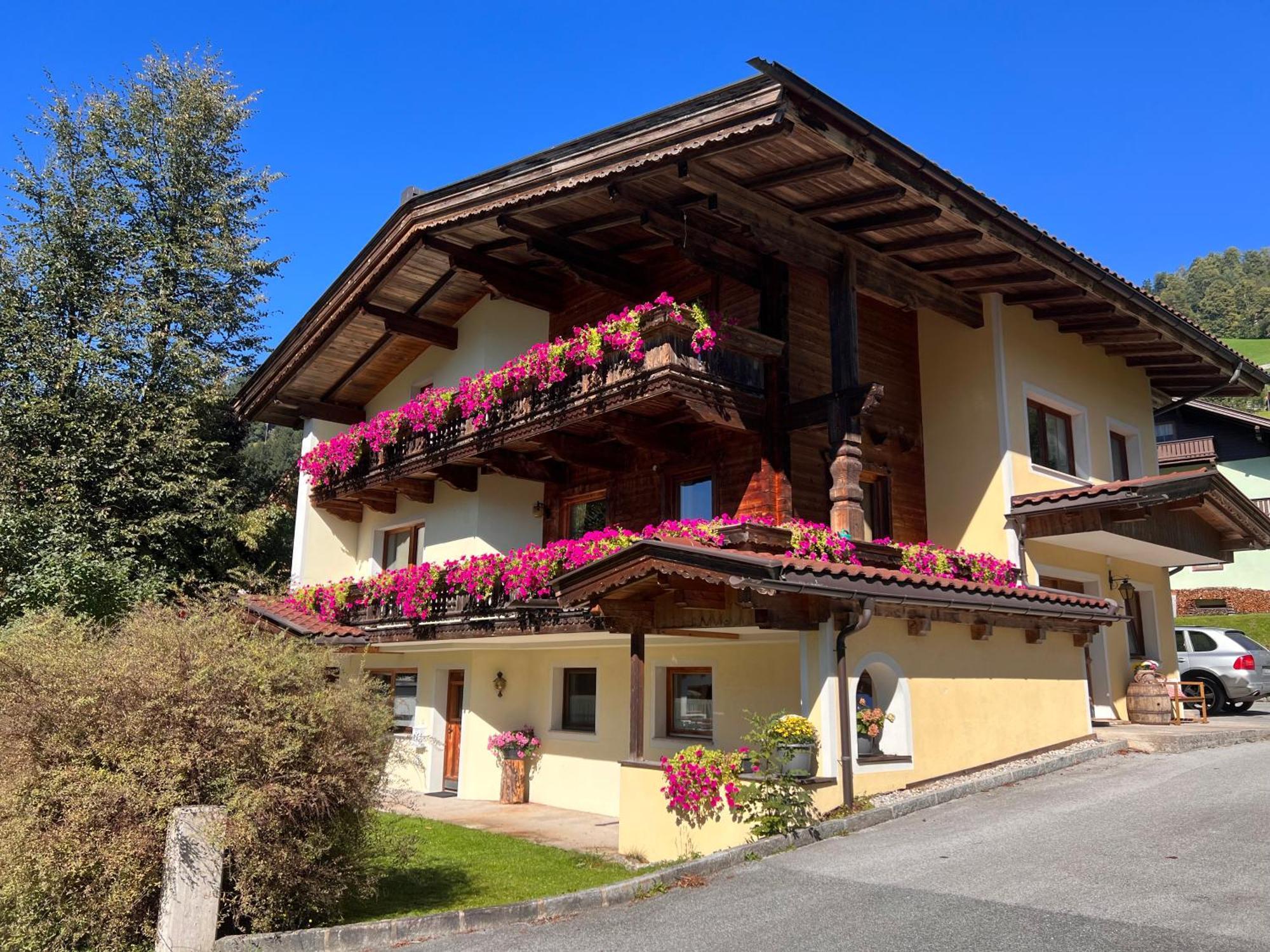 Ferienwohnung Platzhirsch Panorama View Balkon, Gartensauna, Garten, Grillplatz シュトゥンム エクステリア 写真