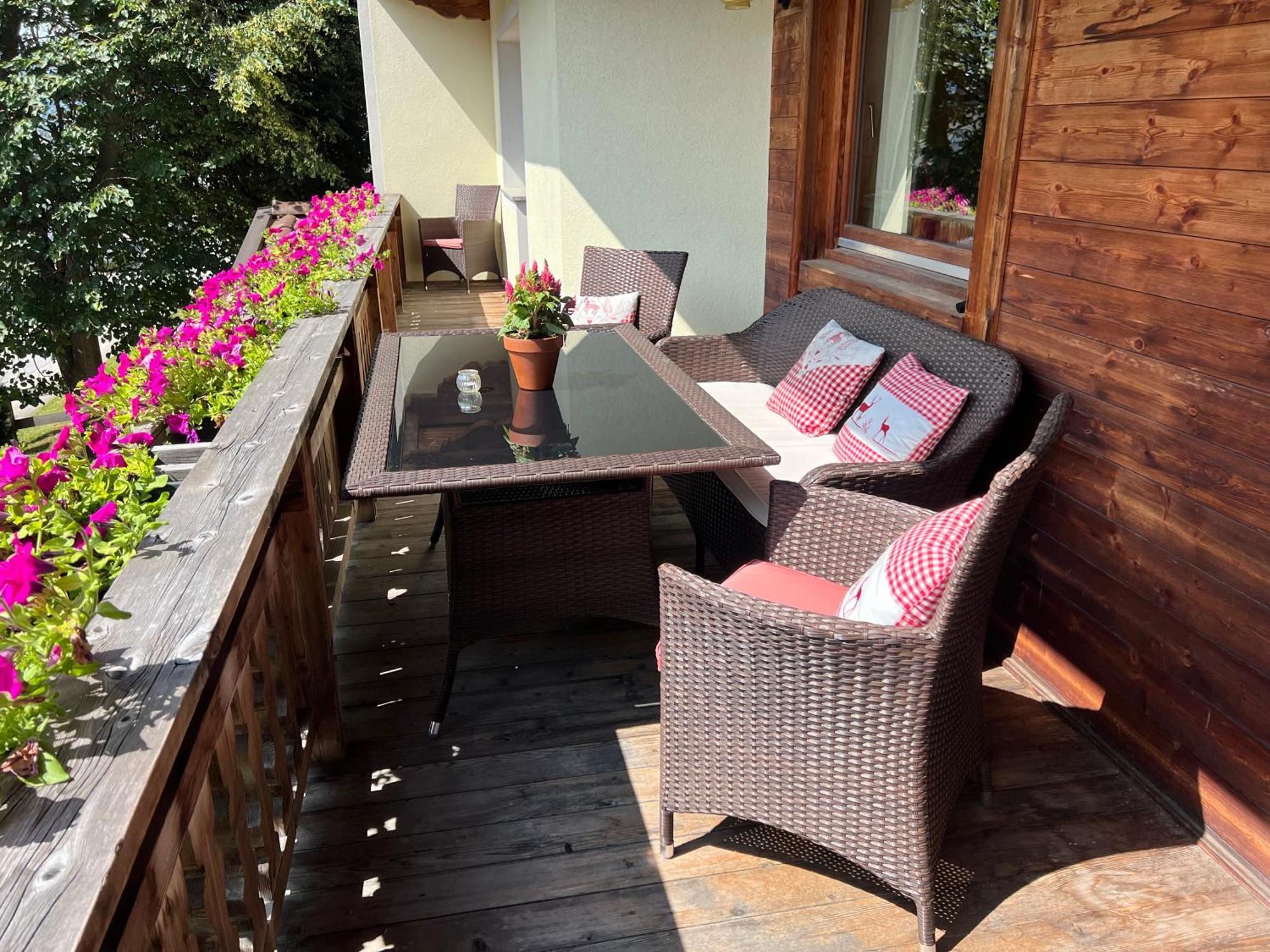 Ferienwohnung Platzhirsch Panorama View Balkon, Gartensauna, Garten, Grillplatz シュトゥンム エクステリア 写真