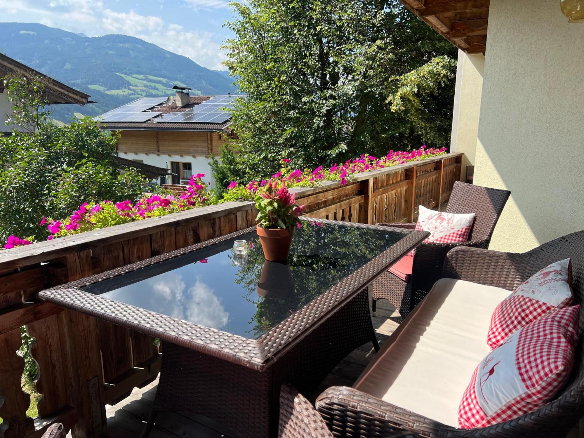 Ferienwohnung Platzhirsch Panorama View Balkon, Gartensauna, Garten, Grillplatz シュトゥンム エクステリア 写真